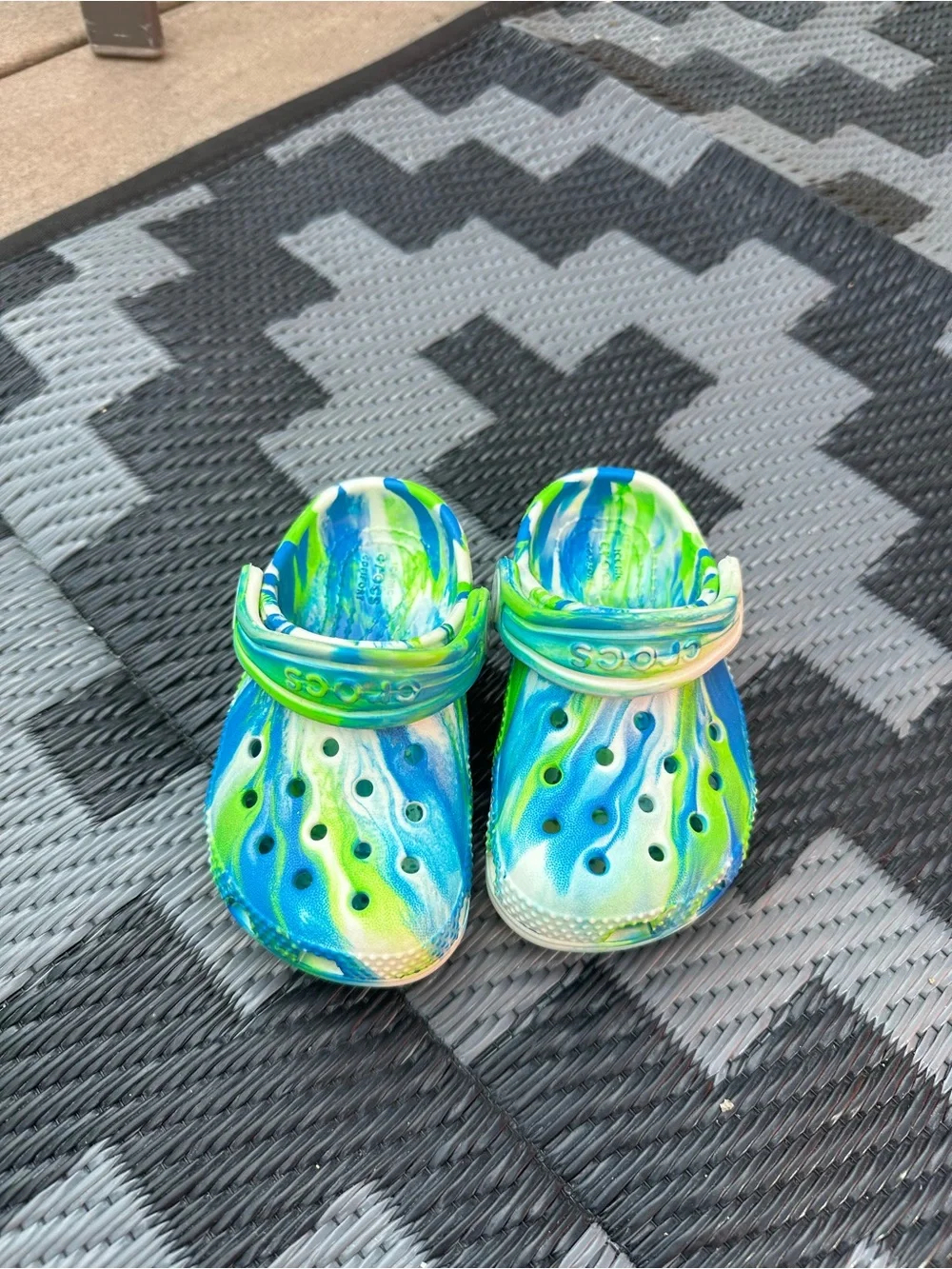 CROCS Kids Blue & Green Tie-Dye Glow in the Dark Clogs